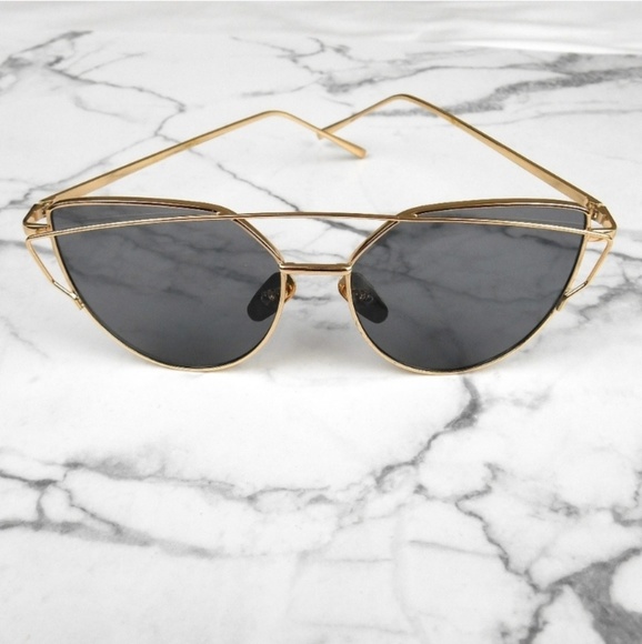 🆕️ Cat Eye Sunglasses - Picture 3 of 8